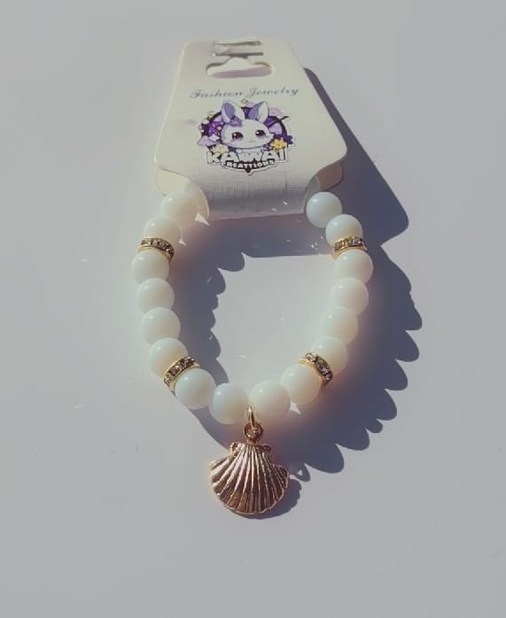 White and gold shell bracelet